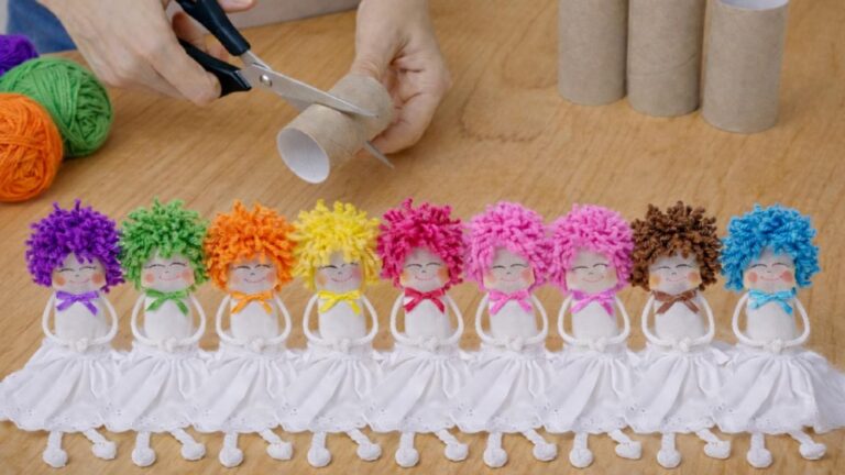Cette vieille astuce transforme des rouleaux de papier en poupées adorables…