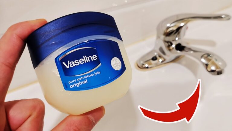 Découvrez 7 astuces surprenantes avec la vaseline dans votre salle de bain !