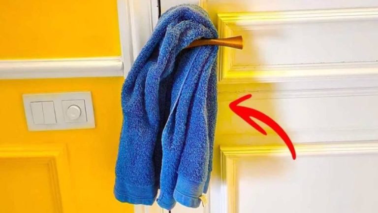 Le secret d&rsquo;une meilleure nuit : plongez une serviette mouillée sur la poignée