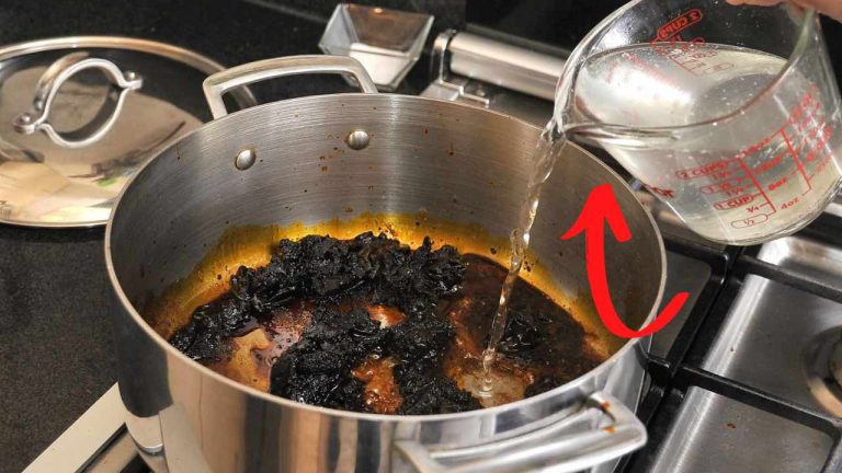 Comment nettoyer un pot brûlé sans perdre de temps